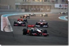 Hamilton guida il gruppo nel gran premio di Abu Dhabi 2011