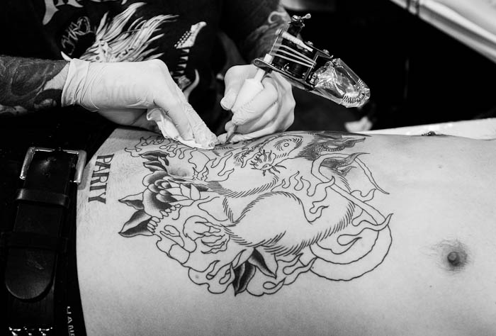 Aaron Williams getting a large tattoo from Justin Blake Shelton at the Salt Lake City Tattoo Convention in Salt Lake City, Utah.<br />
Saturday, March 10, 2012.