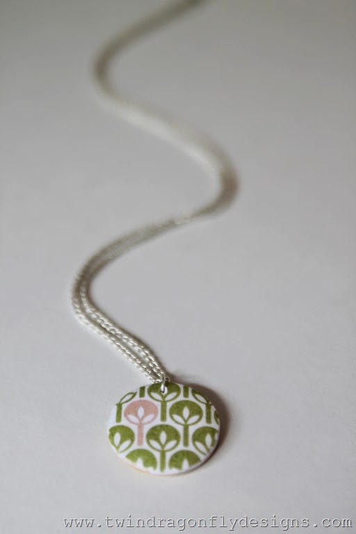Decoupage Wooden Pendant (43) Decoupage Wooden Pendant (43)