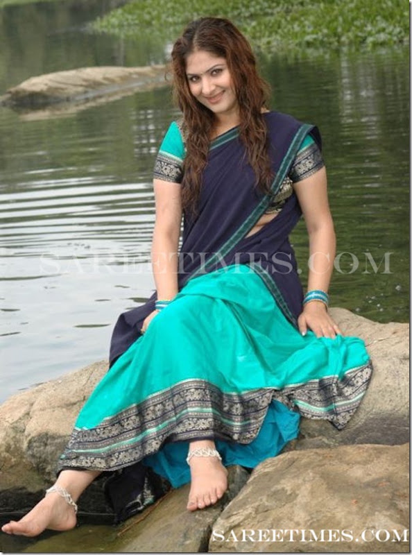 Gowri_Munjal_Half_Saree