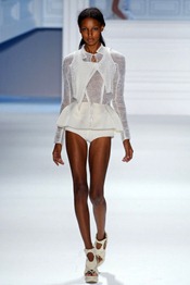 VERA-WANG-SPRING-2012-RTW-PODIUM-007_runway
