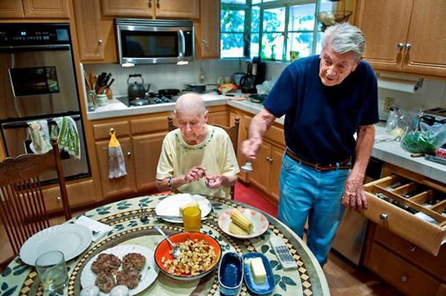 Image Dimension: 650x432 :: Real meaning of the life partner : Amazing story of a 90-year-old Gina Bonty and his 89-year-old wife, Bobby. Real meaning of the life partner : Amazing story of a 90-year-old Gina Bonty and his 89-year-old wife, Bobby.