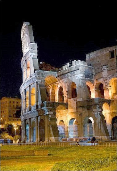 El-coliseo-romano-en-la-noche-423x620