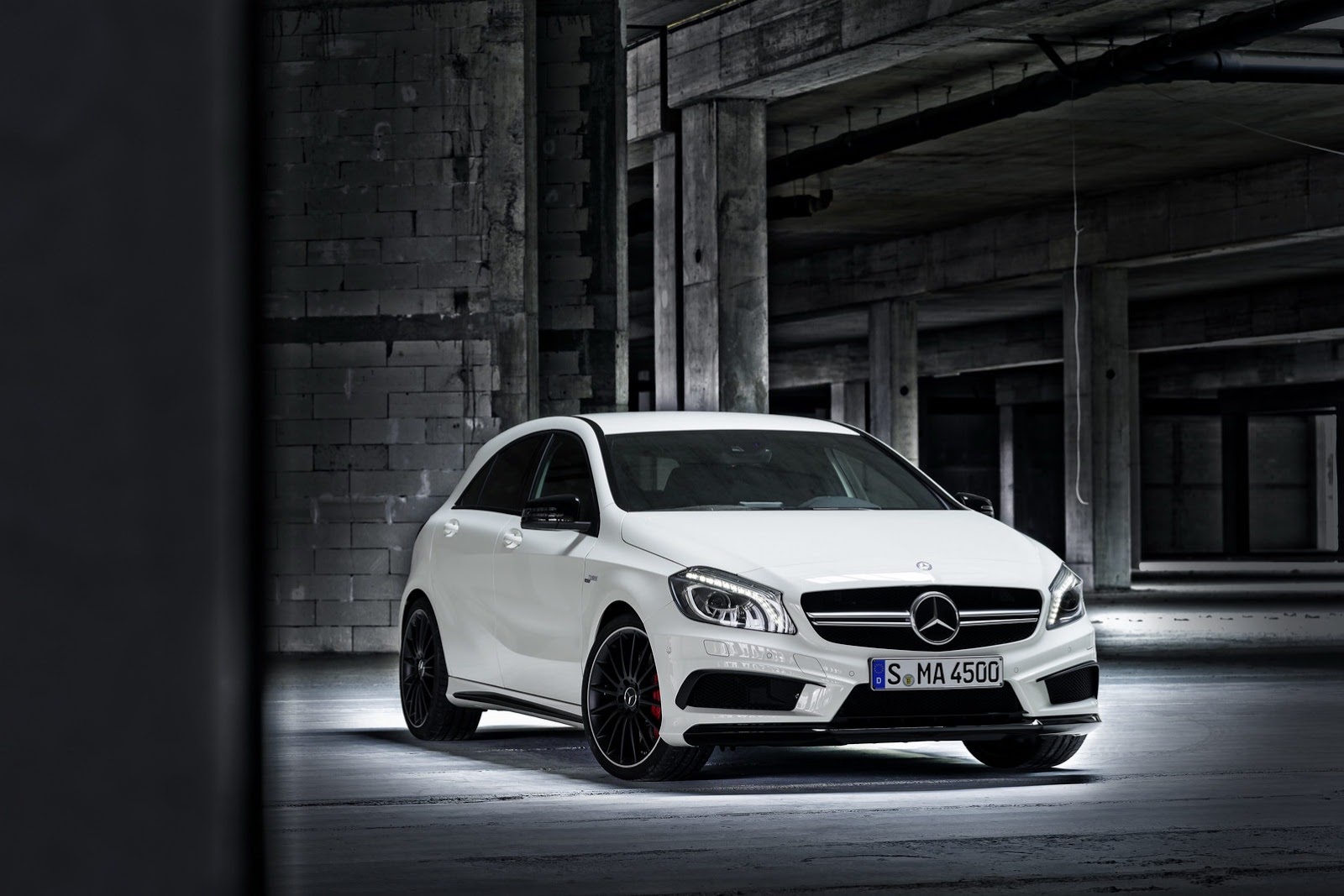 Mercedes-A45-AMG-15[2].jpg