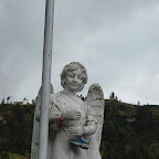 Un angel con zapatillas deportivas