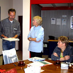 Miep neemt erfenis in ontvangst nov. 2005 450 picsel.jpg