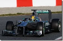 Hamilton con la Mercedes nei test di Barcellona 2013