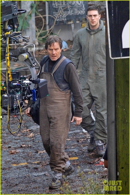 Godzilla Set Photos Reveal First Look at Bryan Cranston and Aaron Taylor-Johnson 03
