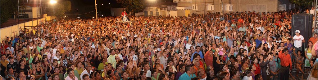 Estimamos que entre 15% a 20% da população de Apodi compareceu a um dos 3 dias de Cruzada de Salvação e Milagres ApodiNight1Shot1.jpg