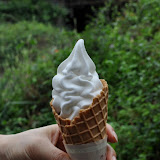 私はヤギのヨーグルトのソフトクリーム。
酸味が強い感じ？中々美味し。