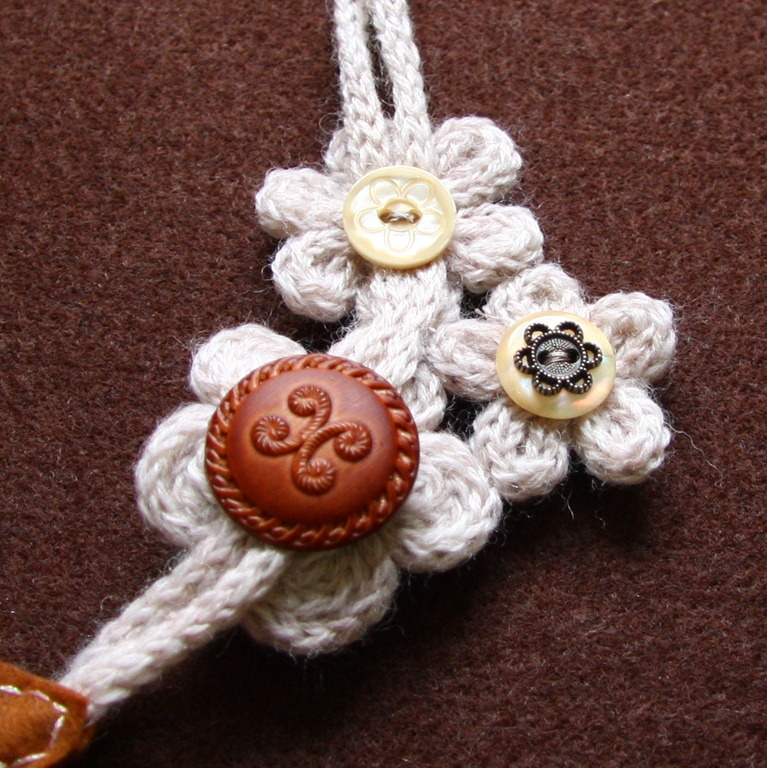 [collana%2520lana%2520e%2520feltro%25201-2%255B4%255D.jpg]