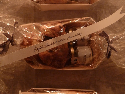 Here, the favors (an English breakfast complete with fresh scones from Francis Payard Bakery, clotted cream, marmalade, and a small wooden knife) aglow in the candlelight.