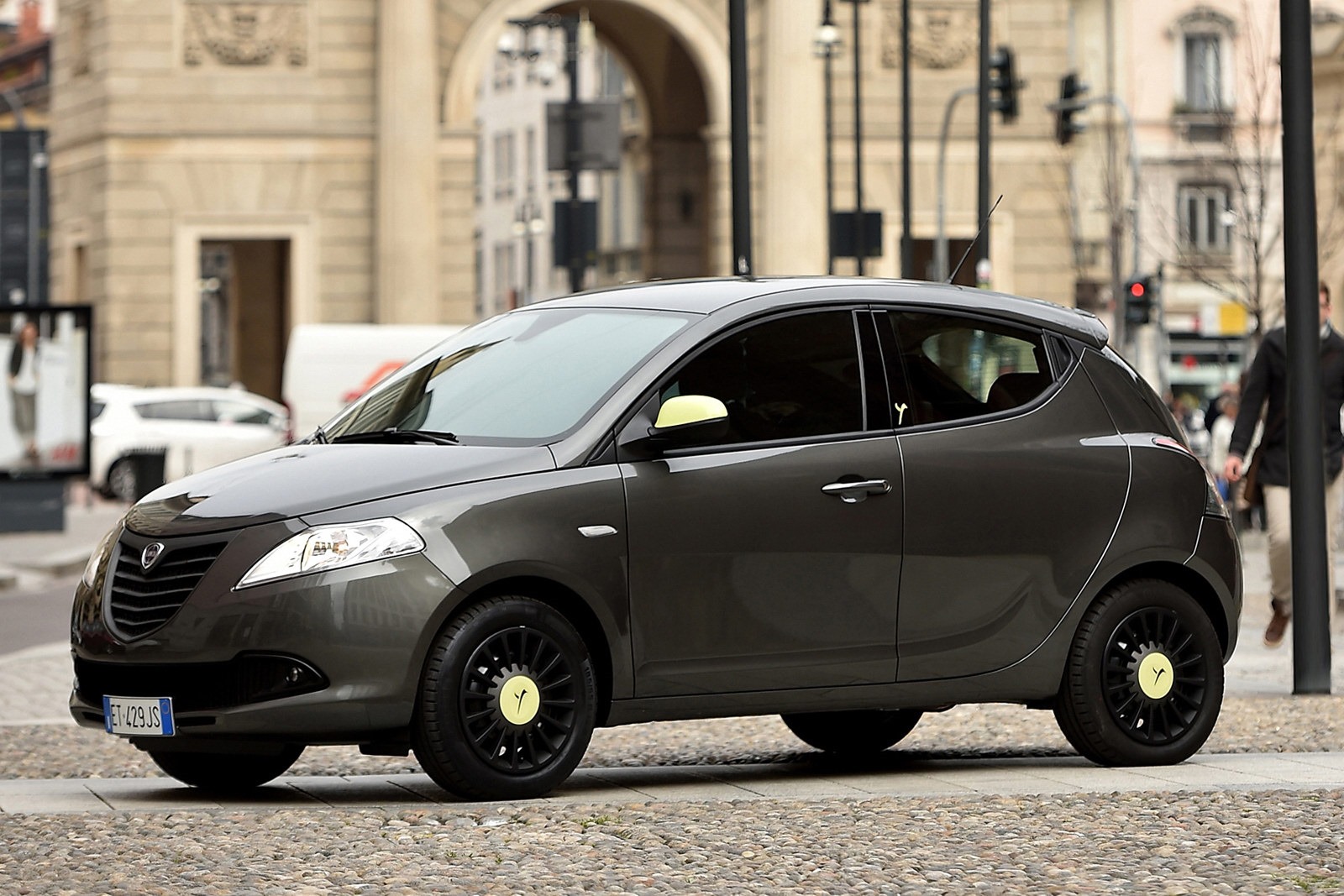[Lancia-Ypsilon-Elefantino-2%255B2%255D.jpg]