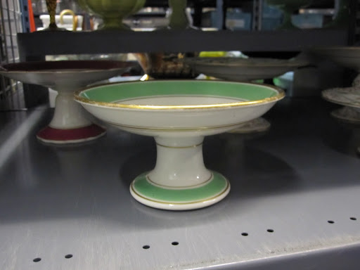 I love the gold rim on this bowl-shaped cake stand.