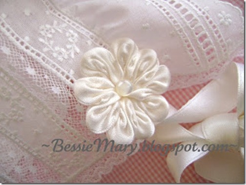 Ribbon Rosette CU