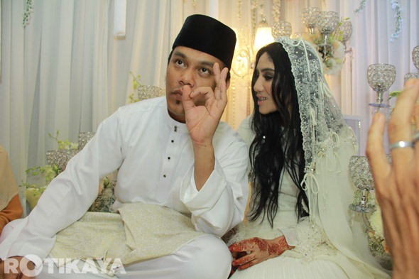 [15-Gambar-Sekitar-Majlis-Pernikahan-Ella-Azhar-Ghazali%255B5%255D.jpg]