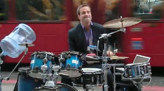 [insane-street-drummer-oded%255B2%255D.jpg]