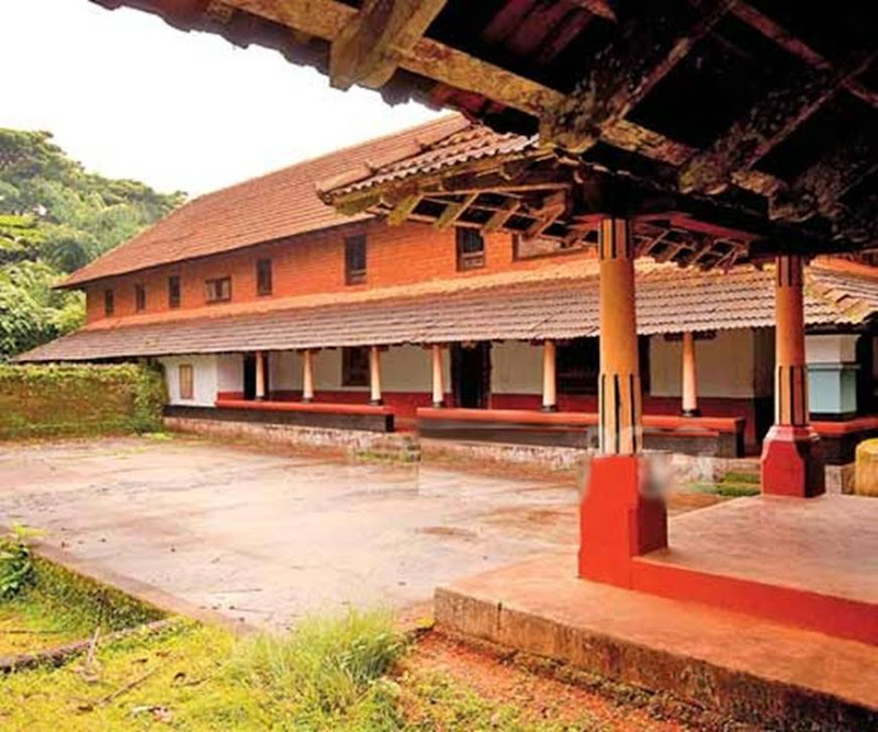 Traditional Kerala Houses: VARIKKASSERI MANA, SOORYAKALADI MANA, NARIKKOTTILAM, CHITTOR KOVILAKAM, POOMULLY MANA