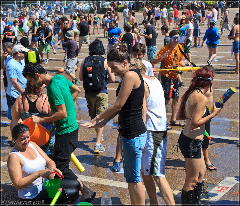 il/Настоящее мочилово в центре Тель Авива (20110701 ta water war 023 6734)