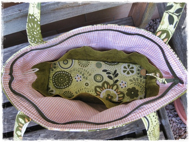 [Margo%2520inside%255B4%255D.jpg]