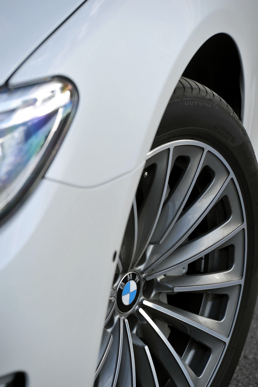 [2013-BMW-7-Series-250%255B2%255D.jpg]