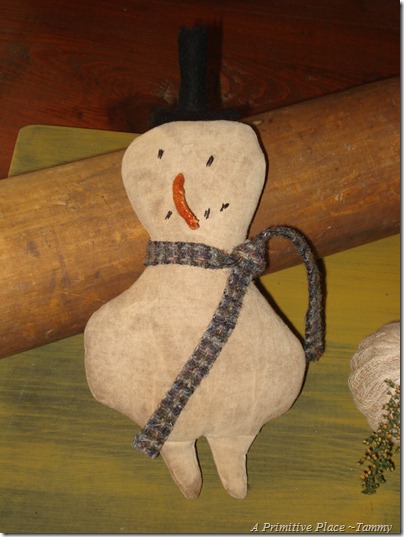 http://primitivesbyoldeladymorgan.blogspot.com/