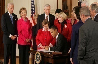 [Barack_Obama_signs_Lilly_Ledbetter_F.jpg]