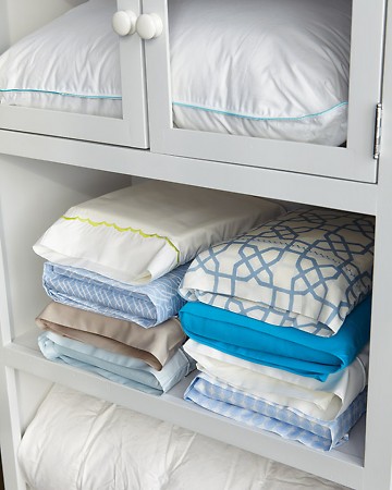 Keep sheet sets together with this trick. Tuck a sheet set inside one of its pillowcases, and then stack according to size (twin, full, queen, king) or by the room you use the sheets in (master bedroom, guest room.) Keep sheet sets together with this trick. Tuck a sheet set inside one of its pillowcases, and then stack according to size (twin, full, queen, king) or by the room you use the sheets in (master bedroom, guest room.)