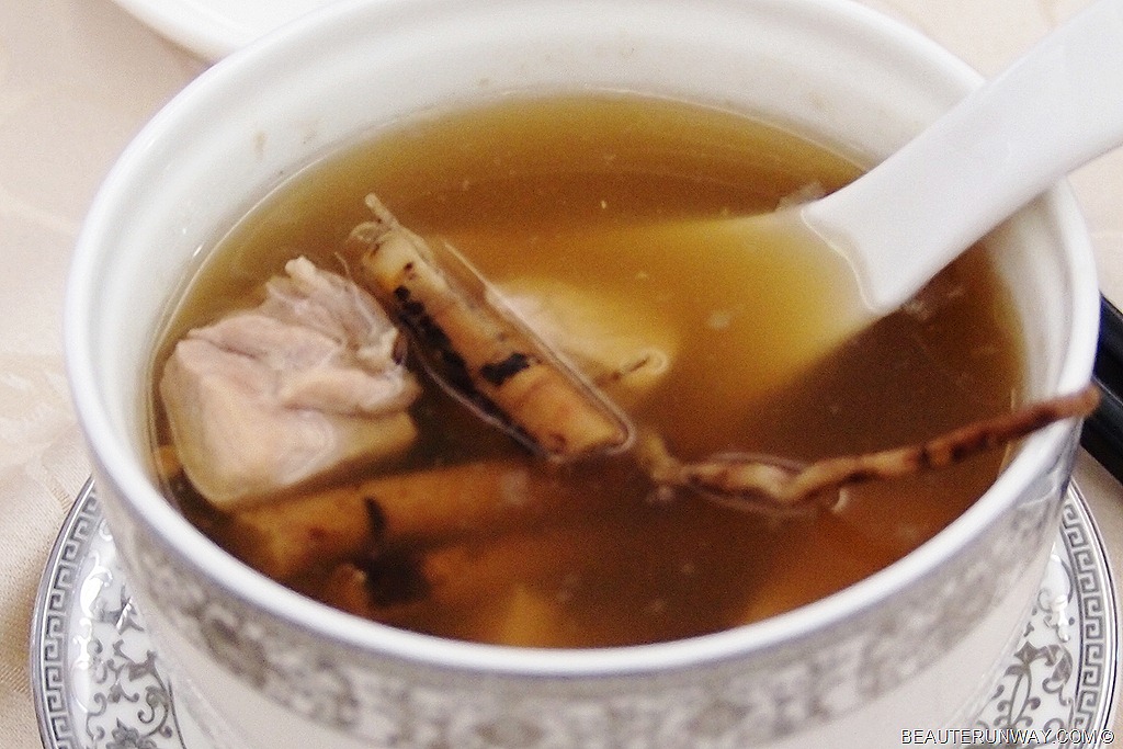 [Old%2520Hong%2520Kong%2520Essence%2520Double-boiled%2520Pork%2520Thigh%2520Soup%2520with%2520Hair%2520Mountain%2520Fig%2520%255B1%255D.jpg]