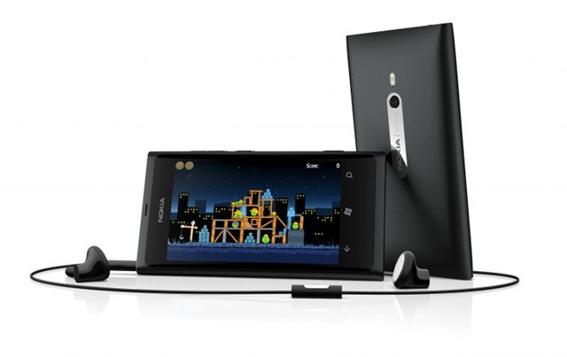 700-nokia-lumia-800_black
