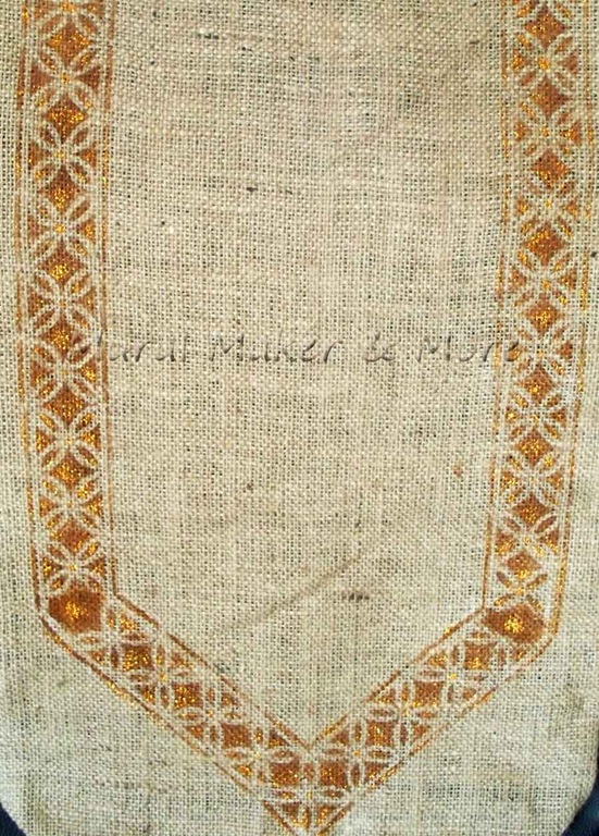 [stenciled-burlap-runner-205.jpg]