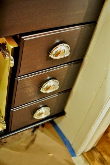 The best tutorial on how to transform honey oak cabinets to dark espresso cabinets. Easy, detailed steps are included, plus a FAQ. The blogger even answers reader emails if you need help. The best tutorial on how to transform honey oak cabinets to dark espresso cabinets. Easy, detailed steps are included, plus a FAQ. The blogger even answers reader emails if you need help.