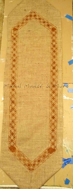 [stenciled-burlap-runner-13%255B5%255D.jpg]