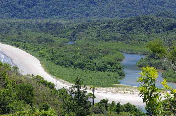Picinguaba (Ubatuba, SP) : Rio Picinguaba et Praia da Fazenda. 5 février 2012. Photo : J.-M. Gayman