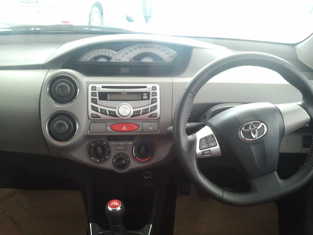 [Toyota%2520Etios%2520Sedan%2520interior%255B3%255D.jpg]