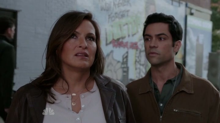 [Law-and-Order-SVU-screen-044.jpg]