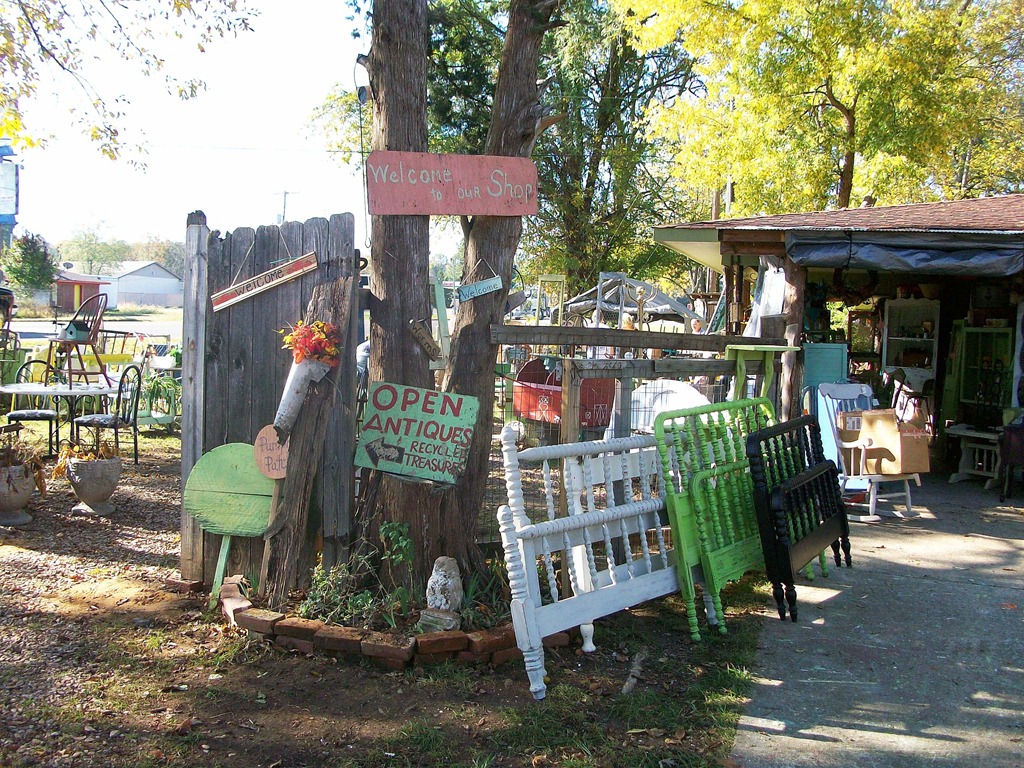 [outsideshop%255B5%255D.jpg]