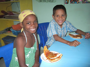 Miguelina and Raidi can't wait to enjoy their pizza.