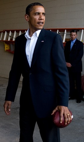 [barack-obama-football-afplivetwo6301%255B1%255D.jpg]