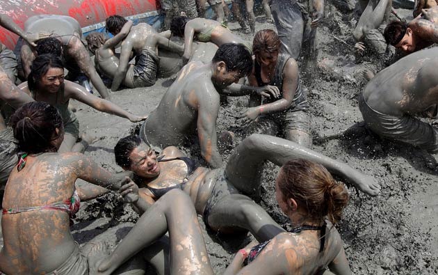 boryeong-mud-fest-2011-11 boryeong-mud-fest-2011-11