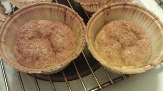Fastelavnsboller bagt i muffinsform, her uden pynt. Fastelavnsboller bagt i muffinsform, her uden pynt.