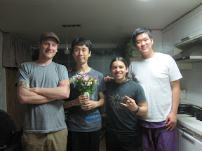 Seoul: Joe, Mr. Kim, Hallic and Tony from the hostel!!!