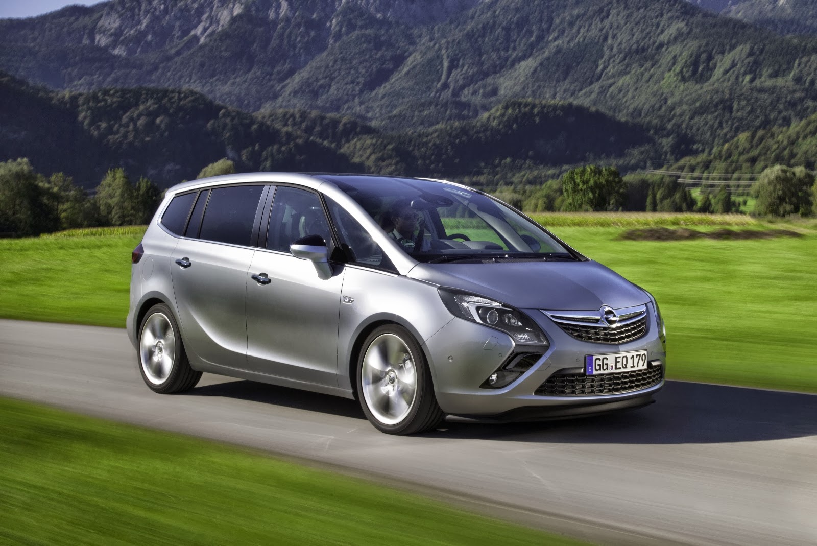 Yeni Opel Zafira Tourer 1.6 SIDI Turbo'nun gücü 147kW ...