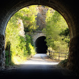 27/07 la Via Verde de la Val de Zafan segue il tracciato di una vecchia strada ferrata, piena di gallerie: portatevi la pila!