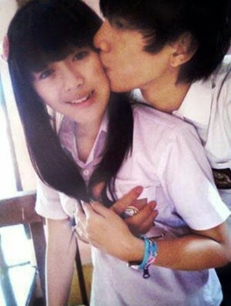 Remaja SMU foto bugil bareng pacar