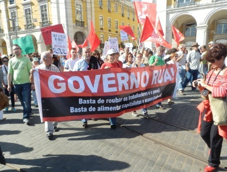 [foto%25202%2520-%2520oclarinet.blogspot.com%2520Manif.29Set2012%255B2%255D.jpg]