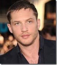 Tom Hardy a Warnerrel motorozik a '60-as években