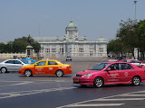 Taxi... ce ne sono di mille colori, quasi tutti tamarri