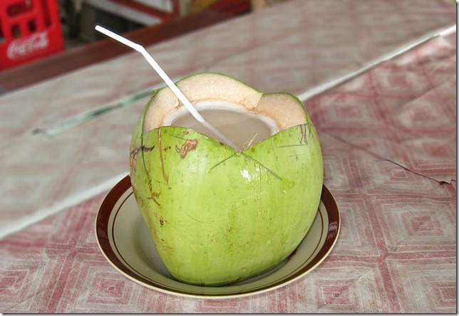 Coconut_Drink,_Pangandaran