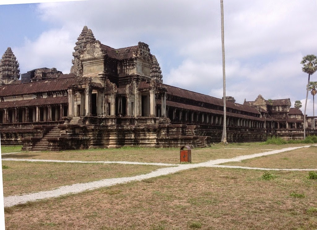 [Angkor%2520Wat%2520-%2520Siem%2520Reap%252001%255B3%255D.jpg]